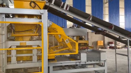 自動景観舗装用レンガ生産システム