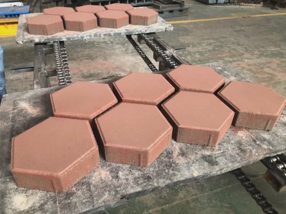 インドのフライアッシュセメントハローブロックソリッドレンガ製造機