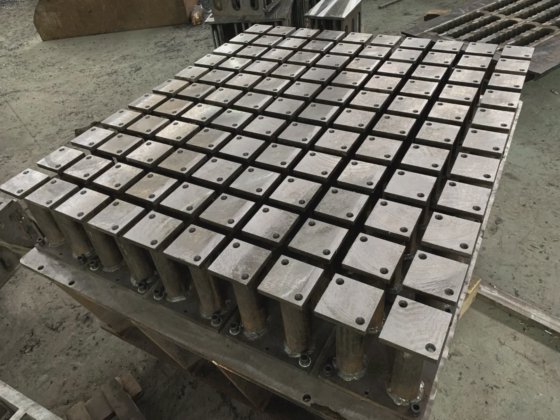 ブロックレンガ機用のコンクリート舗装型枠