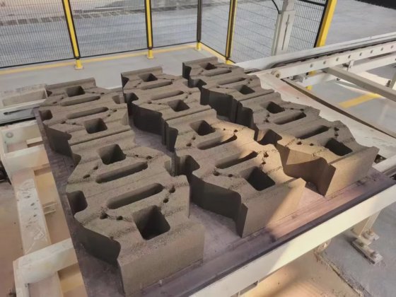 ウズベキスタンのコンクリートブロックレンガ舗装型枠製造業者