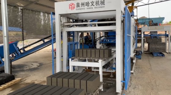 シリアのブロック製造機におけるGMTパレットサポート付きの信頼性の高いコンクリートレンガ生産ライン