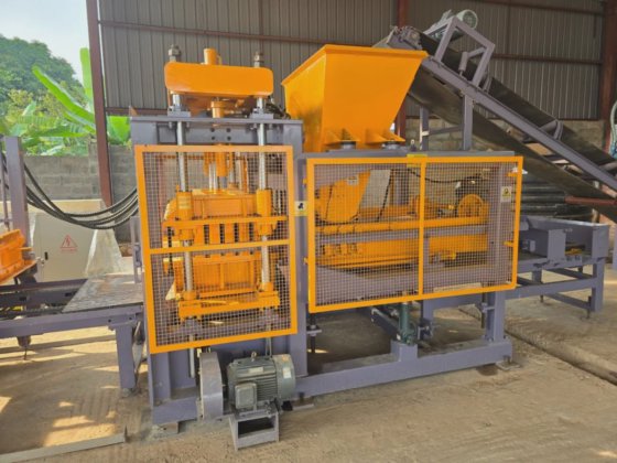 イスラエル製ユニバーサルレンガ・舗装ブロック製造機