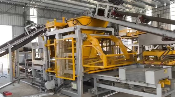 Block making machine with batching
