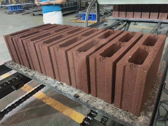 カメルーン、ベナン、ナイジェリア、ニジェールの屋外舗装タイル石レンガ製造プラント機械