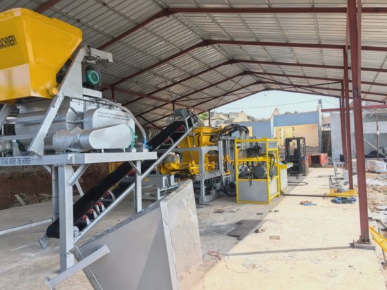 中国の人気ブロック製造機がナイジェリアの建設業者向け