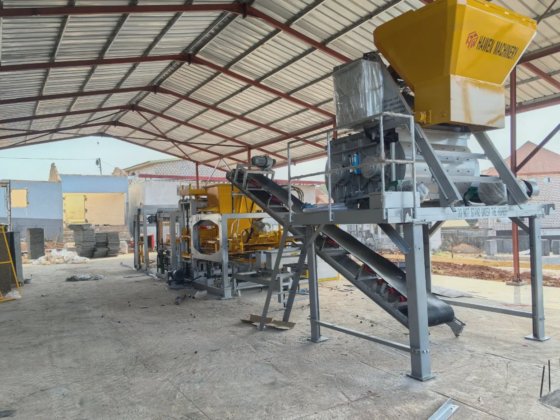 中国の人気ブロック製造機がナイジェリアの建設業者向け