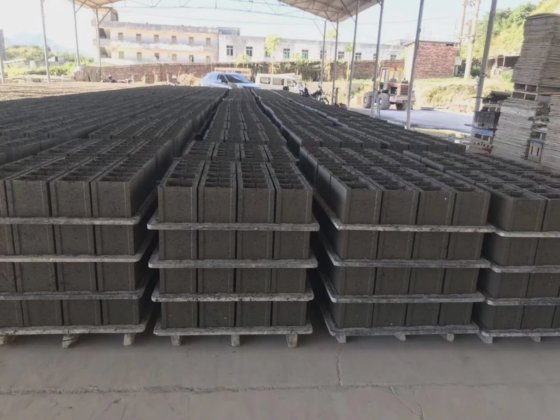 柔軟で革新的なシステム、さまざまな環境に適したブロック製造機