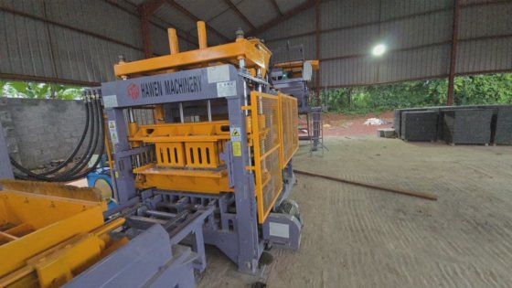Block making machine with batching