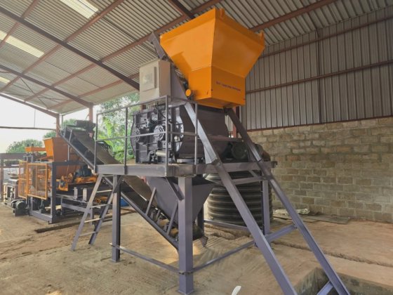 Block making machine with batching