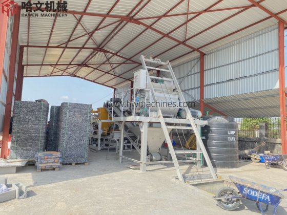 全自動電動サーボ振動コンクリート中空ブロック舗装製造セメント固体レンガ製造機械ジャマイカで