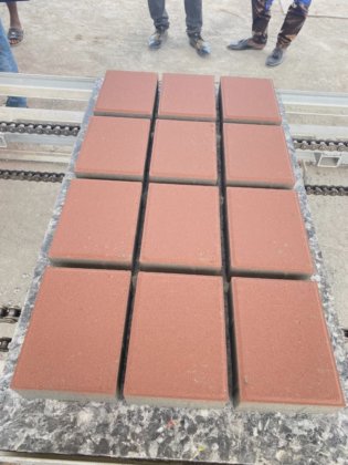 インドネシアとマレーシアの小型予算コンクリートレンガ舗装ブロック機械