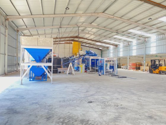 コンクリートブロック製造機