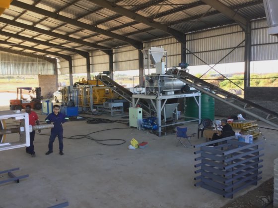 コンクリートレンガ製造機 セメントブロックレンガ機械 固体レンガ付き