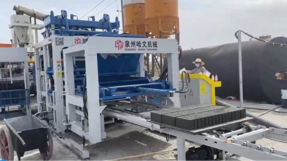Block making machine with batching