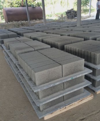 コンクリートブロック、レンガ、舗装石製造機用PVC製木製パレット