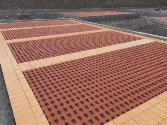 透水性コンクリート舗装ブロック製造機