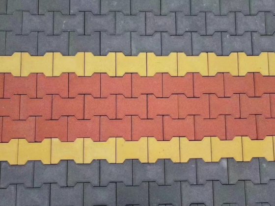 透水性コンクリート舗装ブロック製造機