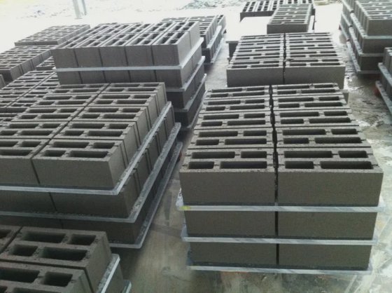 コンクリート舗装ブロック製造機用PVCパレット