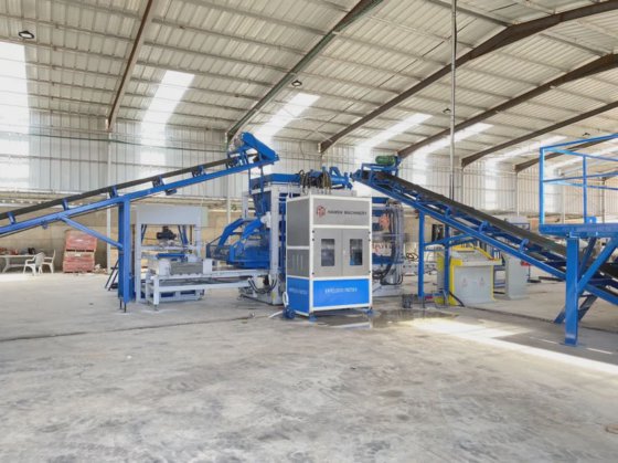 コンクリートブロック製造機