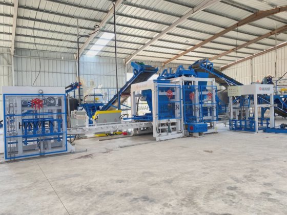 南アフリカのコンクリートブロック製造機