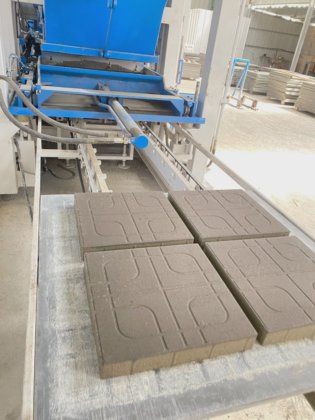 南アフリカのコンクリートブロック製造機