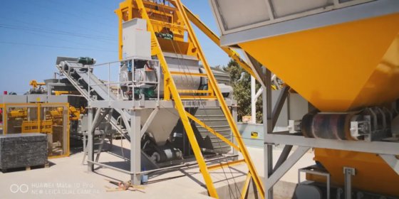 自動サーボモーターブロック機械長方形中空ブロックレンガ製造機械