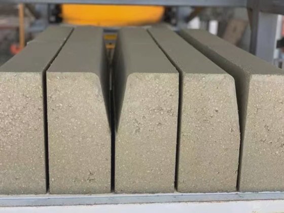 道路の縁石型枠製造業者と供給業者 ハウェン機械 中国