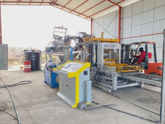 Block making machine with batching