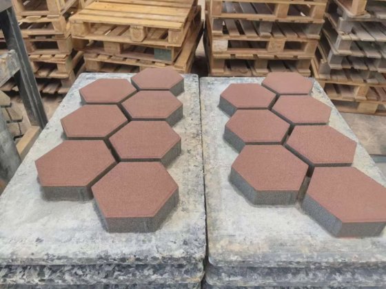 Block making machine with batching