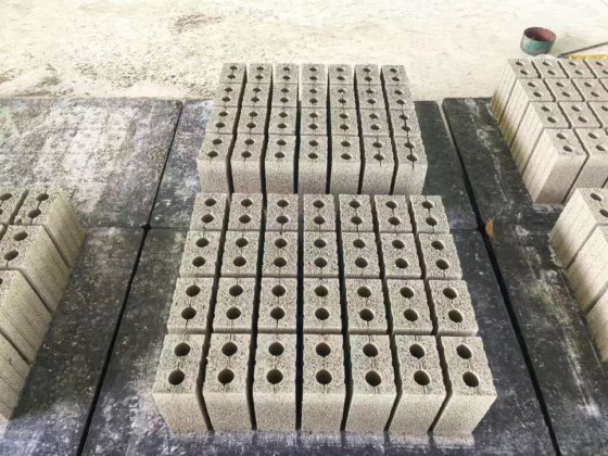 Block making machine with batching