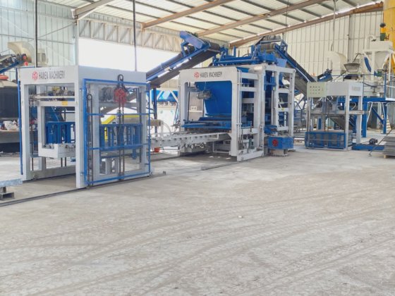 Block making machine with batching