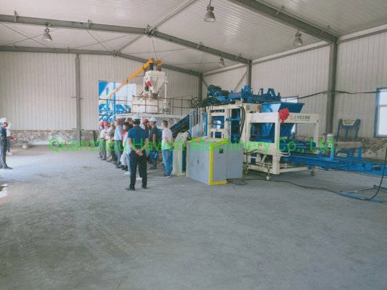 泉州福建自動コンクリート中空ブロック固体レンガ相互接続舗装機械