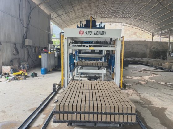 Block making machine with batching