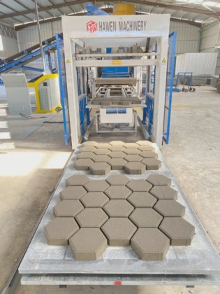 コンクリートブロック製造機