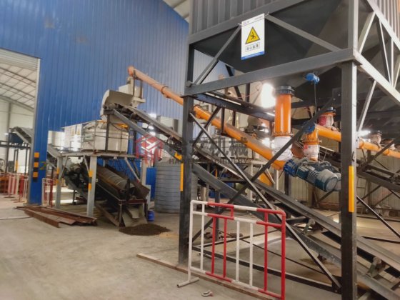 ドイツの技術による全自動コンクリートブロック製造機