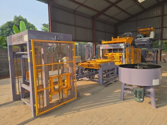 シリアのプレミアム全自動油圧コンクリートレンガ生産ライン ブロック製造機