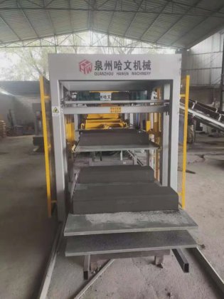 ハイドロリック振動を使用したドイツの技術によるセメントブロックレンガ機械で、セルラー石材を生産します。