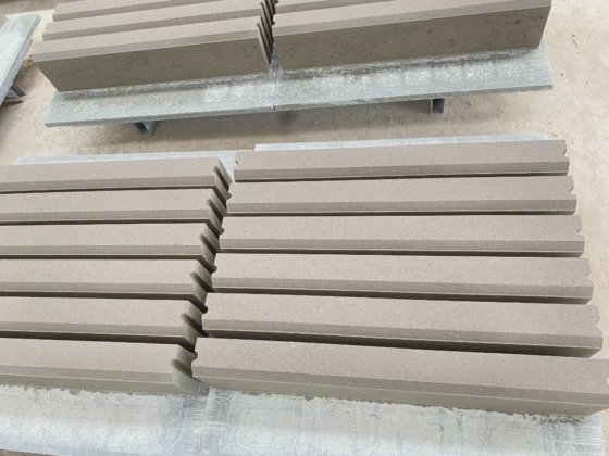 高速道路肩用コンクリートカーブストーン製造機