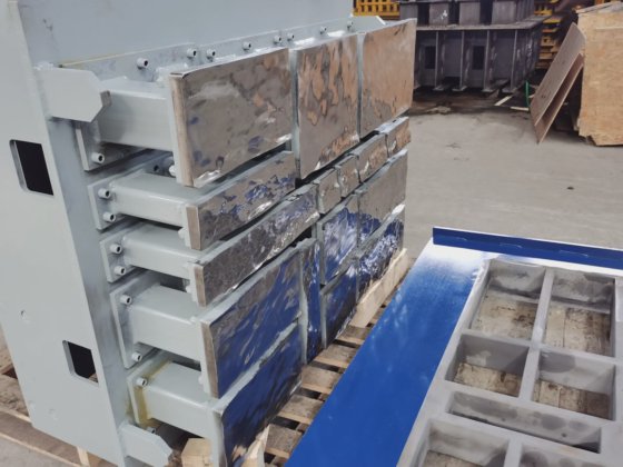 トルコ製ブロック機の型