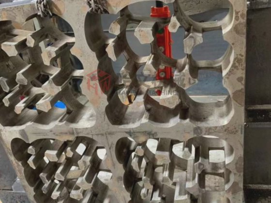 トルコ製ブロック機の型