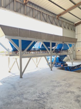 南アフリカのコンクリートレンガ製造機