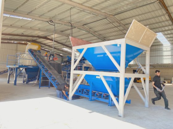 南アフリカのコンクリートレンガ製造機