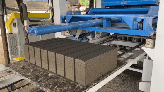 高効率で多用途、耐久性のある複数のプロジェクトに適したブロック製造機