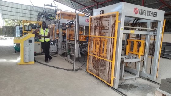 Qt4-15 高度なPLC制御の強力な自動コンクリートブロック機械（中空レンガ用）