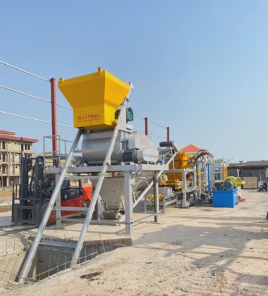 Qt4-15 高度なPLC制御の強力な自動コンクリートブロック機械（中空レンガ用）