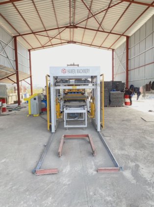 Qt4-15 高度なPLC制御の強力な自動コンクリートブロック機械（中空レンガ用）