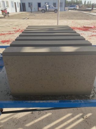 コンクリートカーブストーン型のセメントブロック、レンガ、舗装材製造機