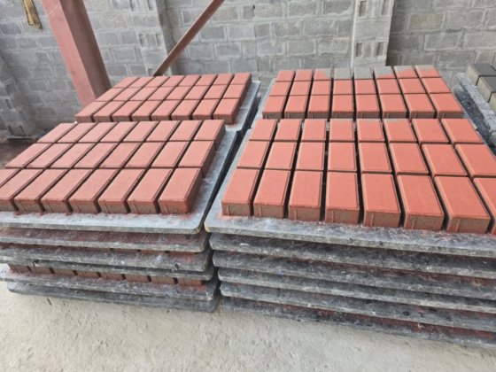 Block making machine with batching