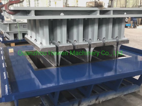 コンクリートの縁石型枠を静止型ブロック成形機用に製造する