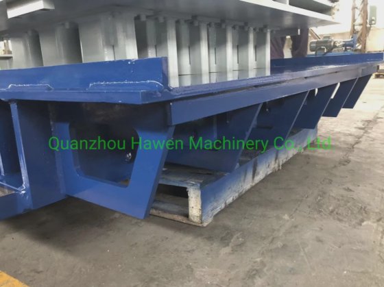 コンクリートの縁石型枠を静止型ブロック成形機用に製造する